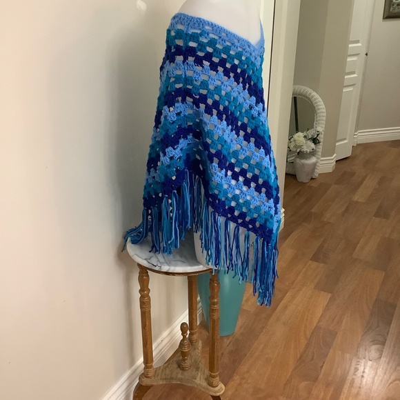 Beautiful hand-made crocheted Poncho One Size fits most - Picture 9 of 15